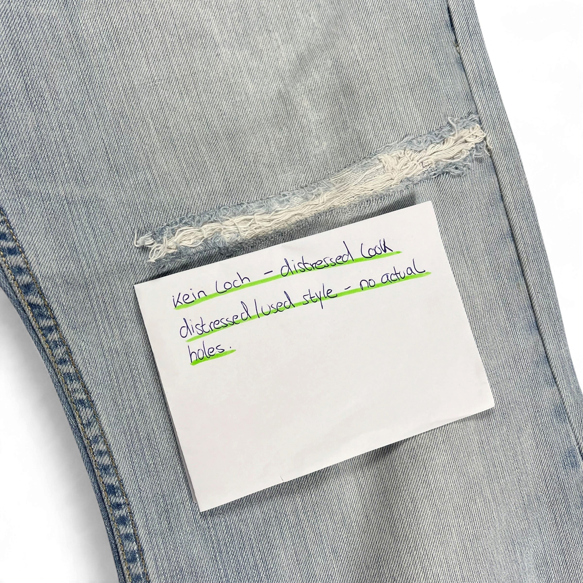 TWC Vintage Levi’s 527 Bootcut Jeans in hellblauem Denim mit Distressed-Optik ohne echte Löcher