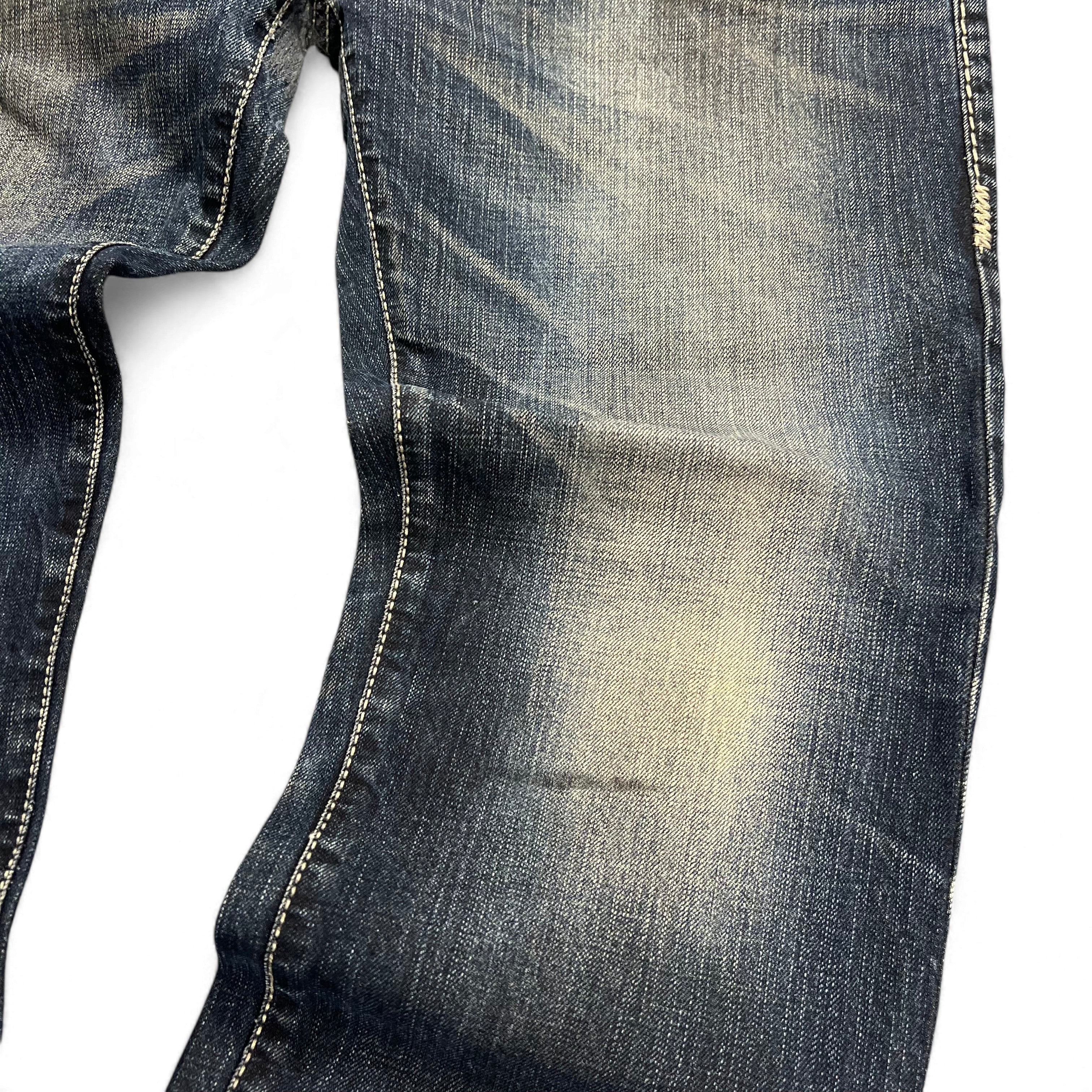 TWC Vintage Evisu KC Straight Jeans in dunkelblauem Denim mit markanten Waschungen und Kontrastnähten