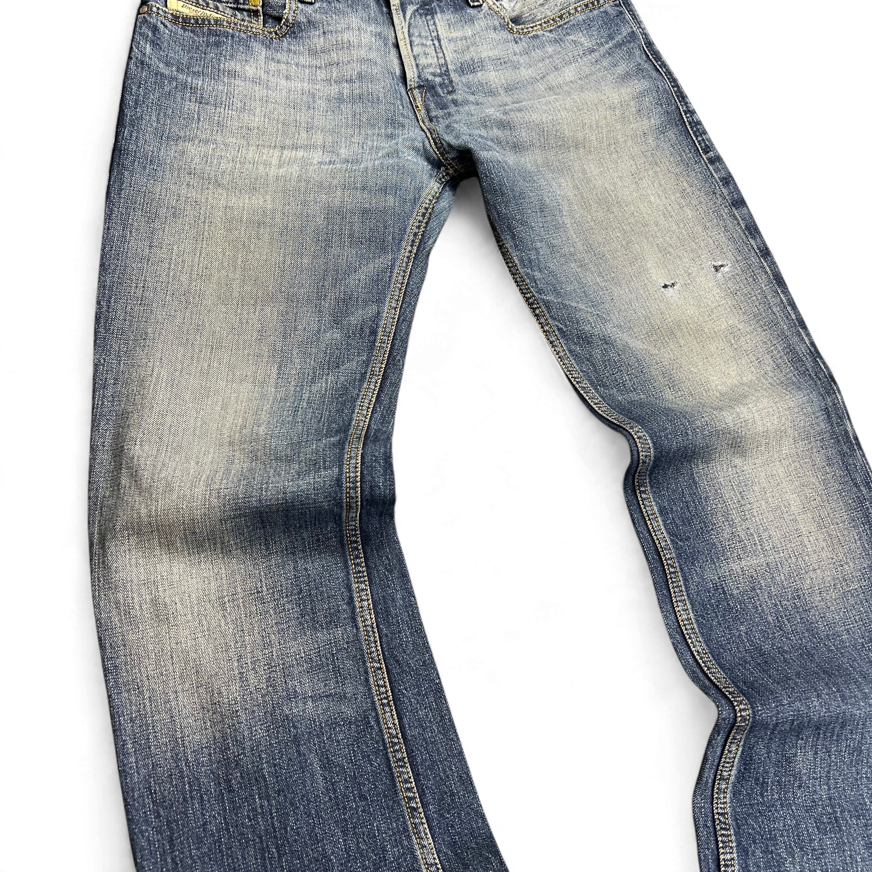 TWC Vintage Diesel Zatiny Bootcut Jeans in verwaschenem Blau mit Distressed-Details und klassischem Schnitt