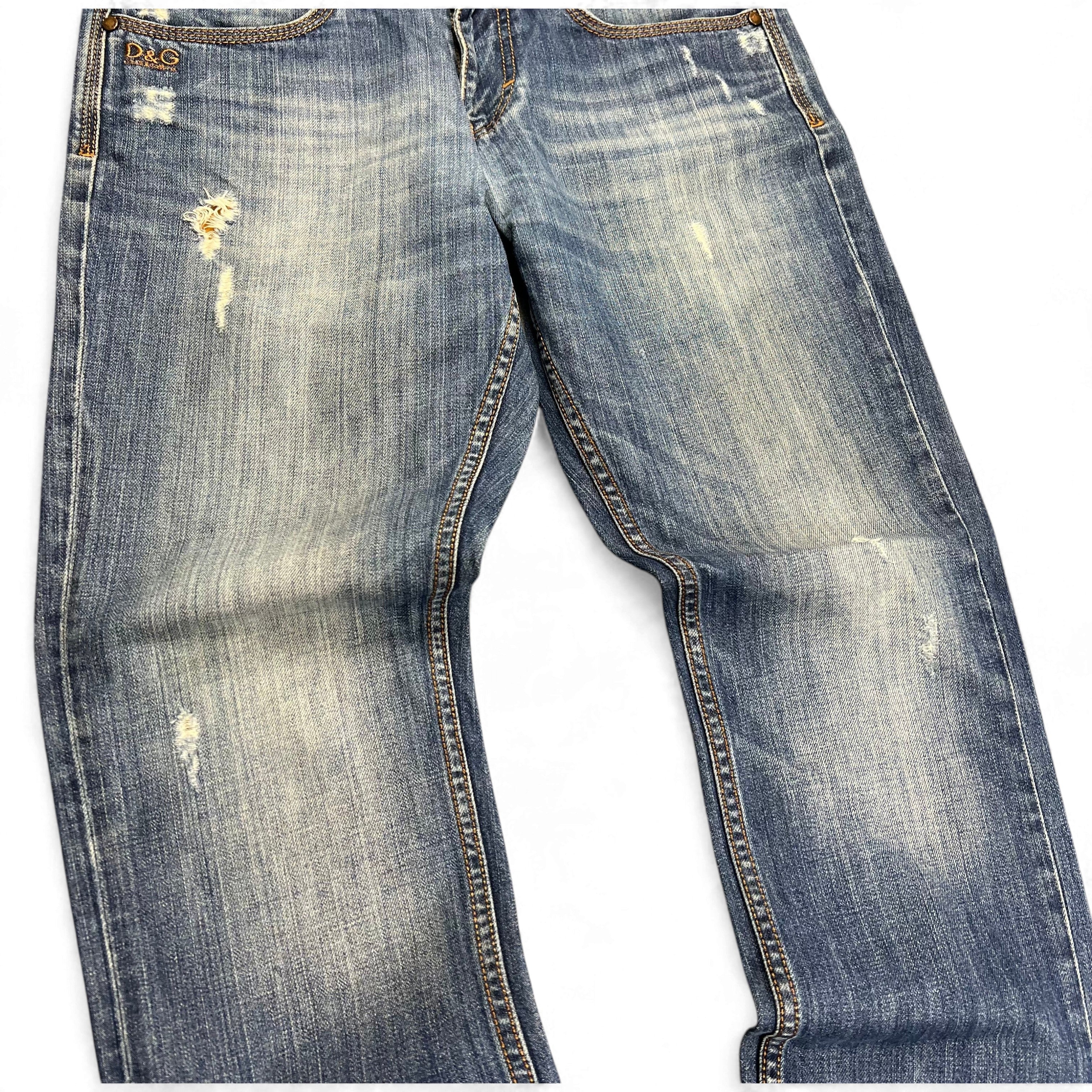 TWC Vintage Dolce&Gabbana gerade geschnittene Jeans in verwaschenem Blau mit Distressed-Details und Logo-Stickerei