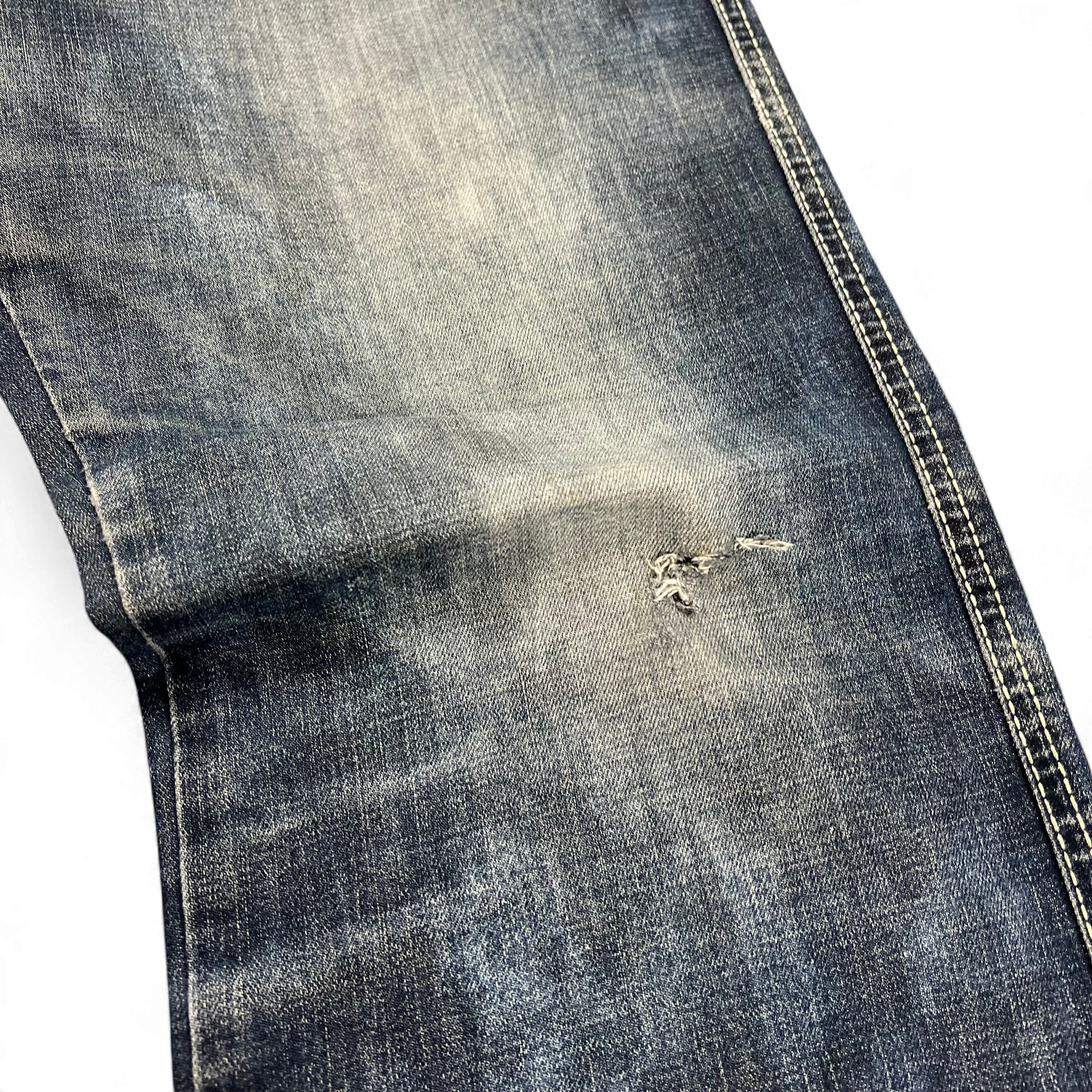 TWC Vintage Evisu KC Baggy Jeans in verwaschenem Blau mit sichtbarem Riss im Denim-Stoff