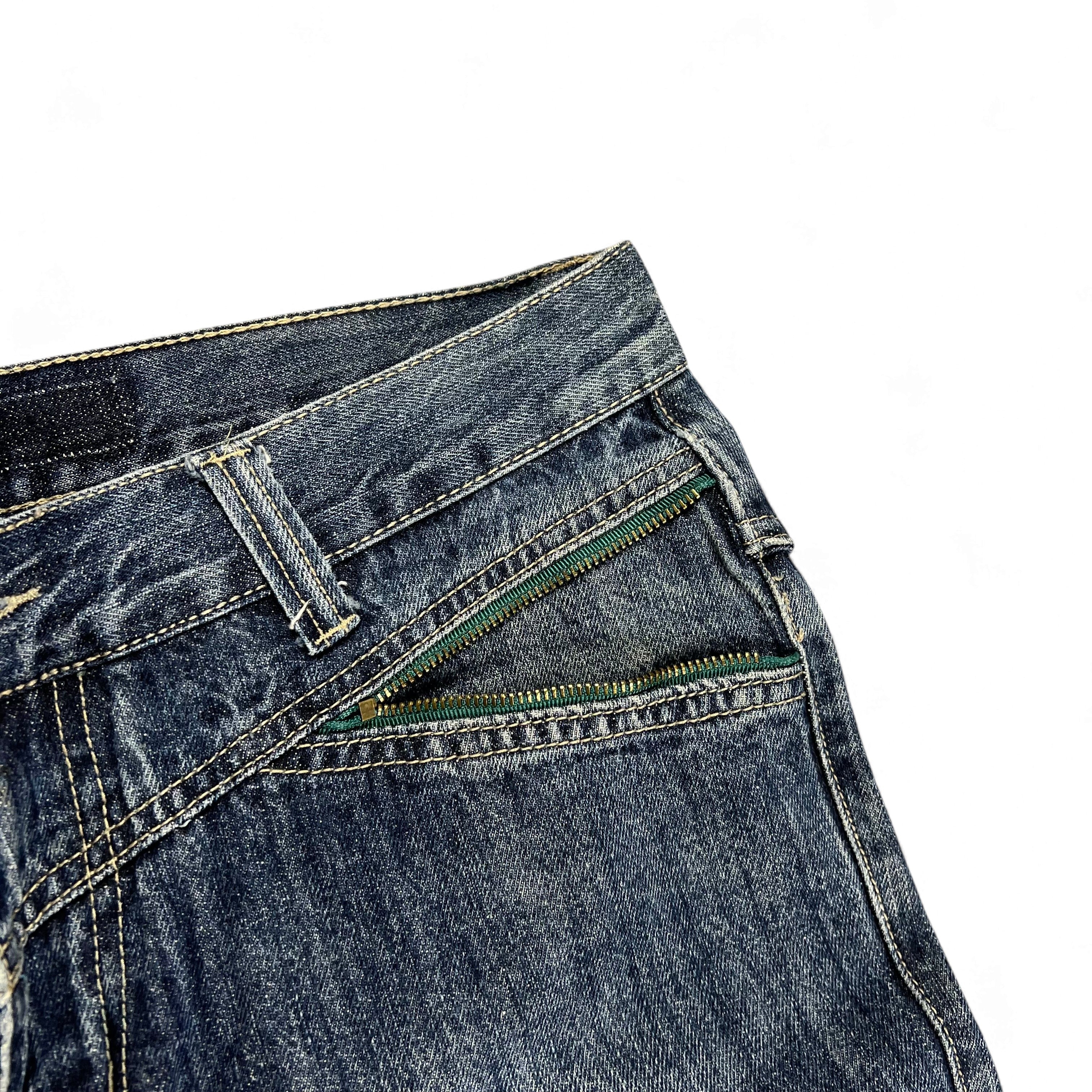 TWC Vintage Evisu KC x Puma Jeans mit Reißverschlusstasche in verwaschenem Blau