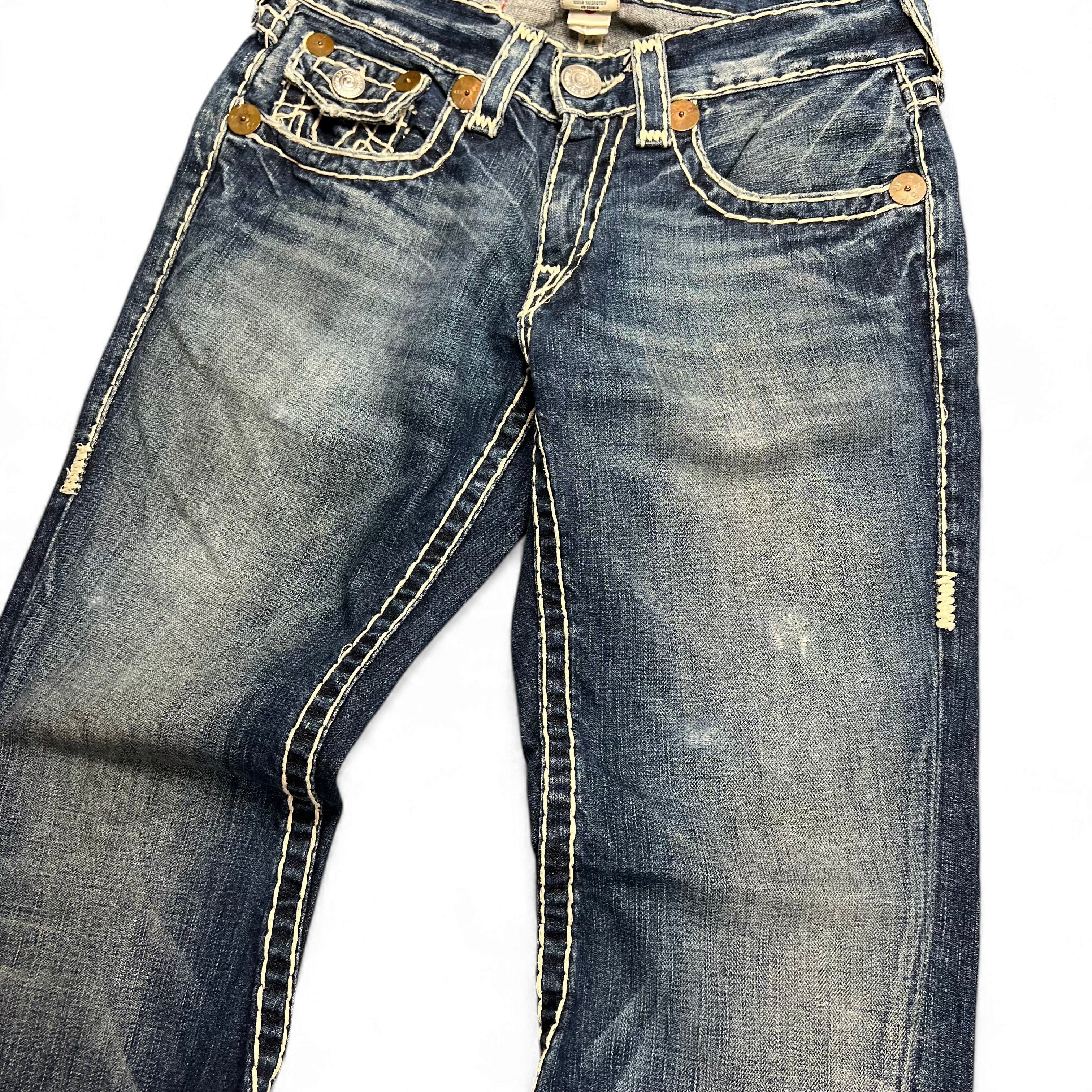 TWC Vintage True Religion Joey Super T Bootcut Jeans in blauem Denim mit markanten hellen Kontrastnähten