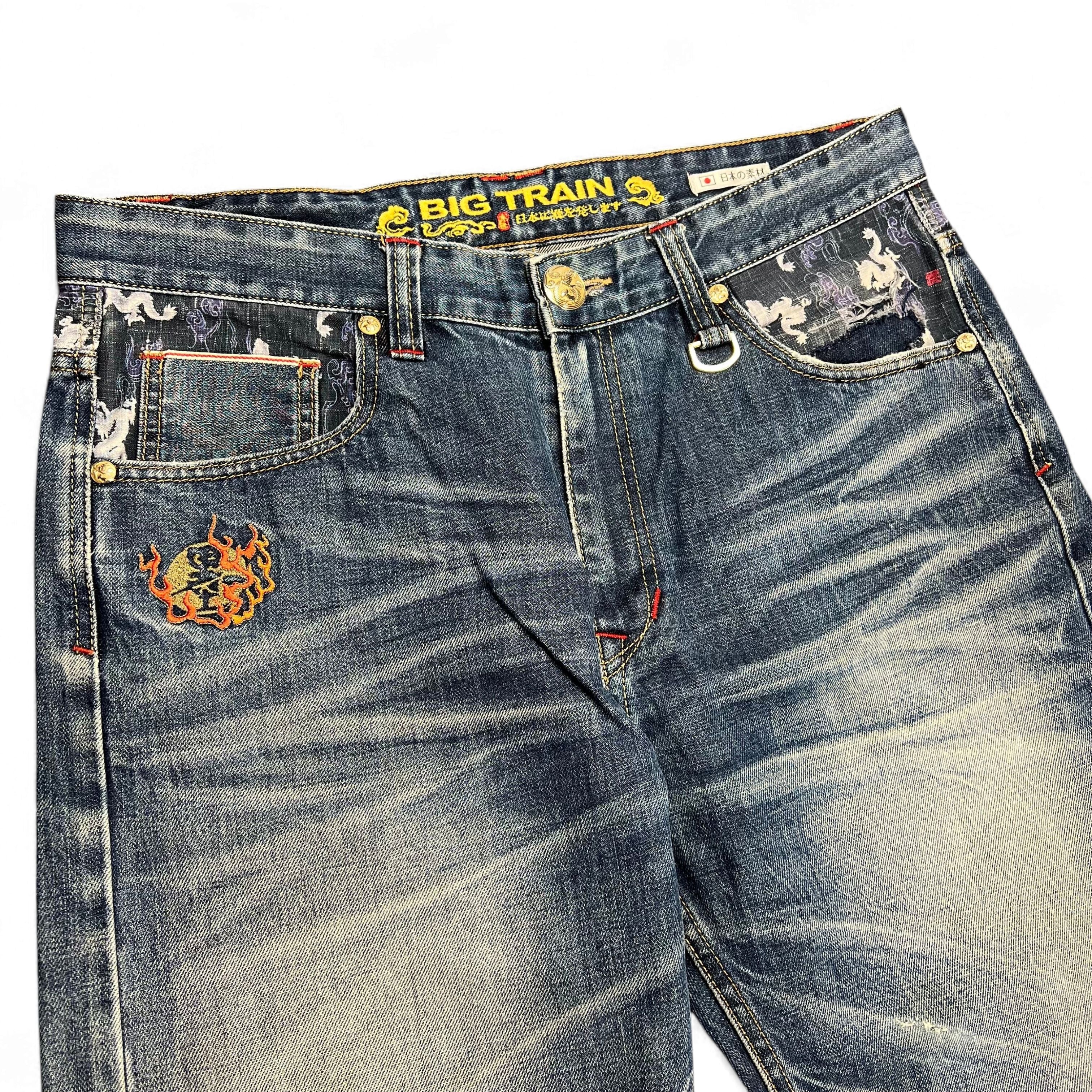 TWC Vintage Big Train Jeans aus japanischem Selvedge-Denim mit aufwendiger Stickerei und gemusterten Taschen