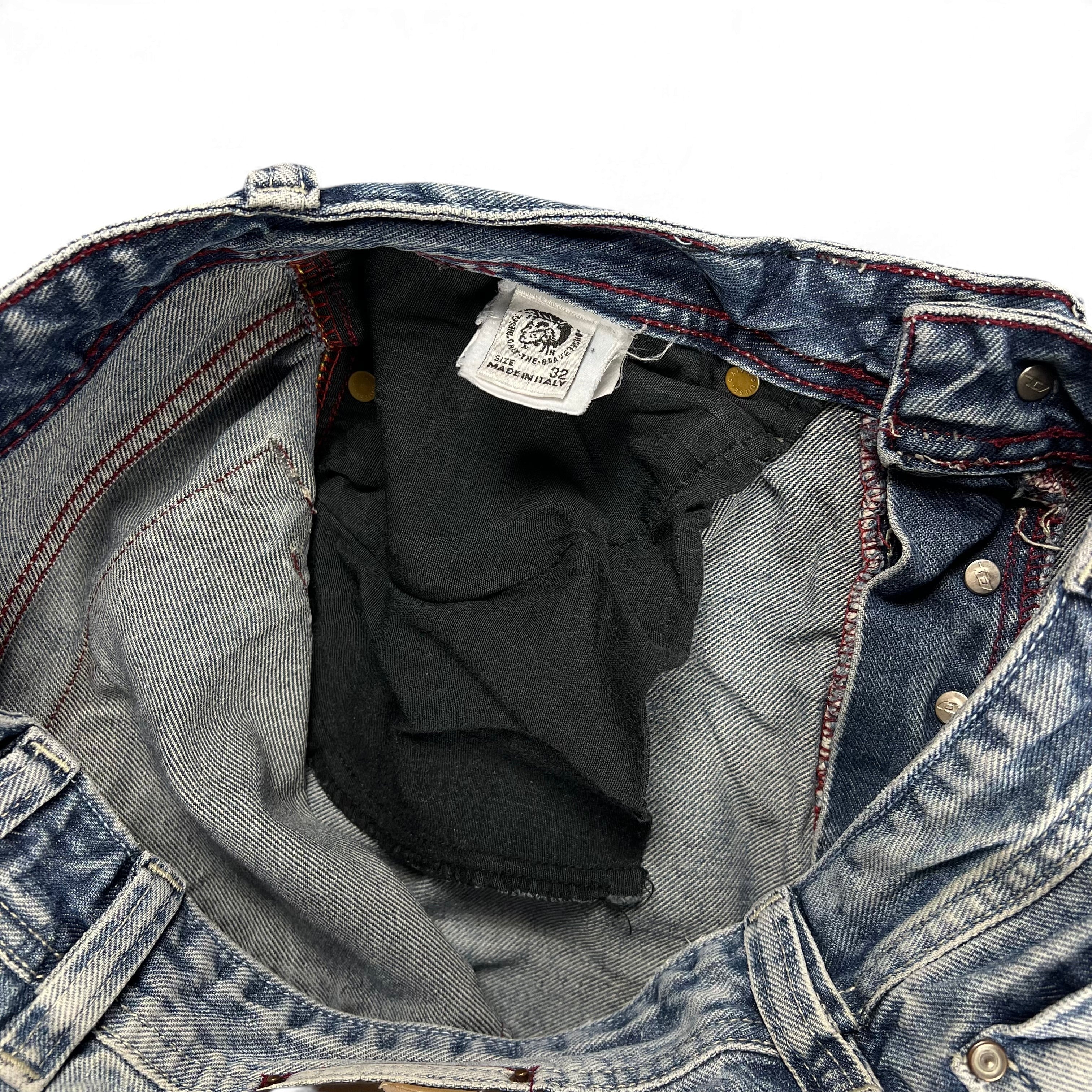 TWC Vintage Diesel Bootcut Jeans mit Innenetikett und Made in Italy Label in verwaschenem Blau