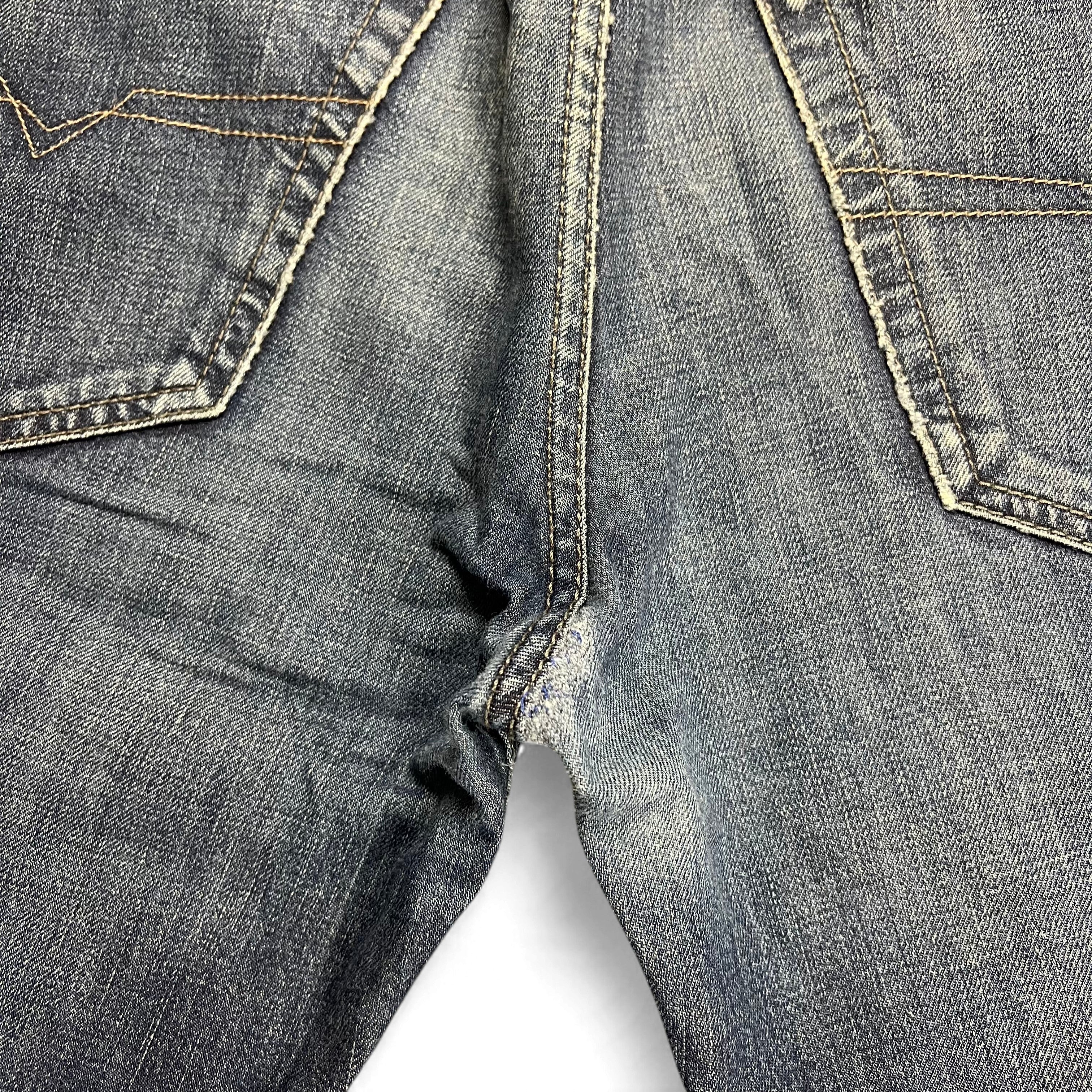 TWC Vintage Diesel New-Fanker Bootcut Jeans in blauem Denim mit sichtbaren Nähten und Used-Look
