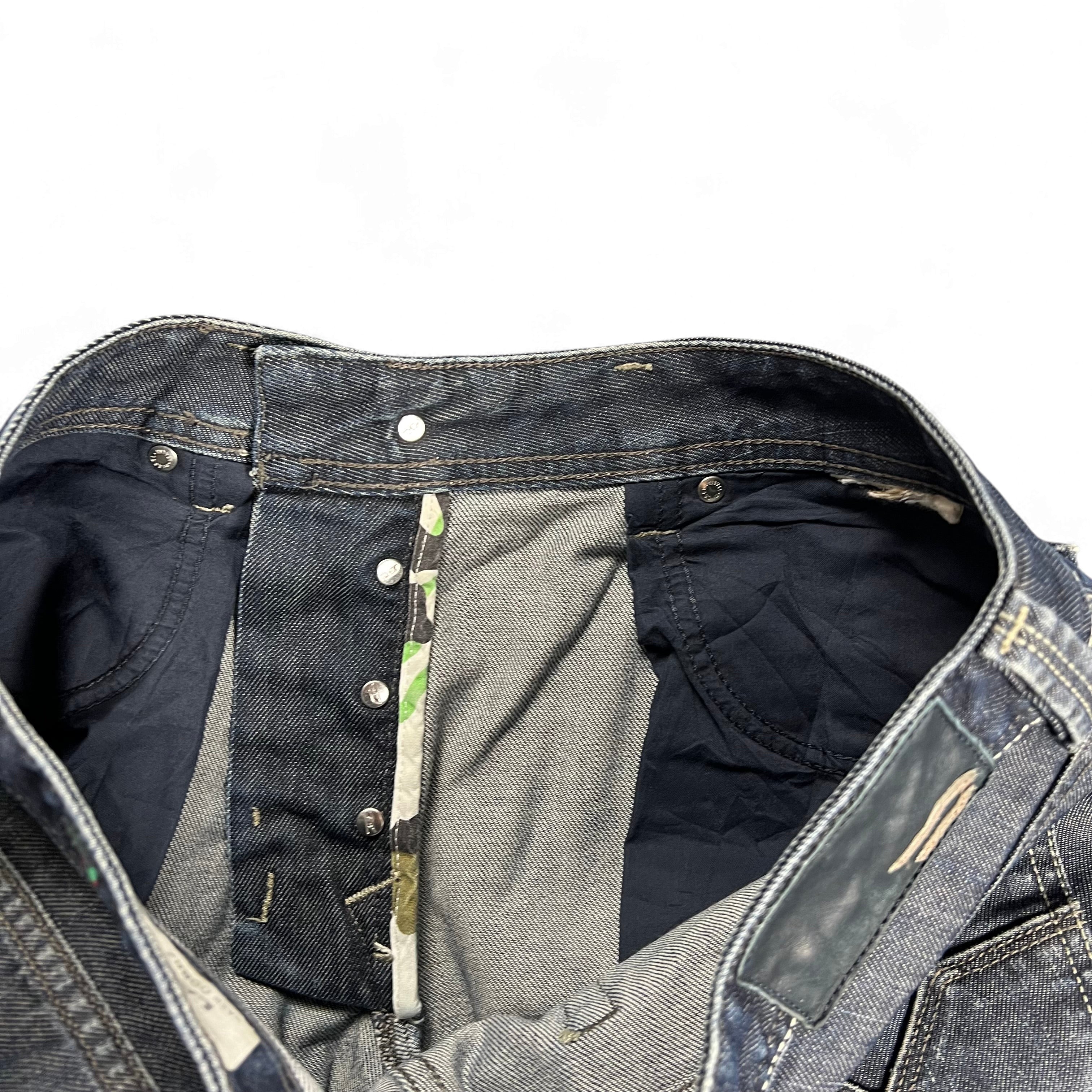 TWC Vintage Diesel Larkee Jeans mit Knopfleiste und Camouflage-Detail am Innenbund in Dunkelblau