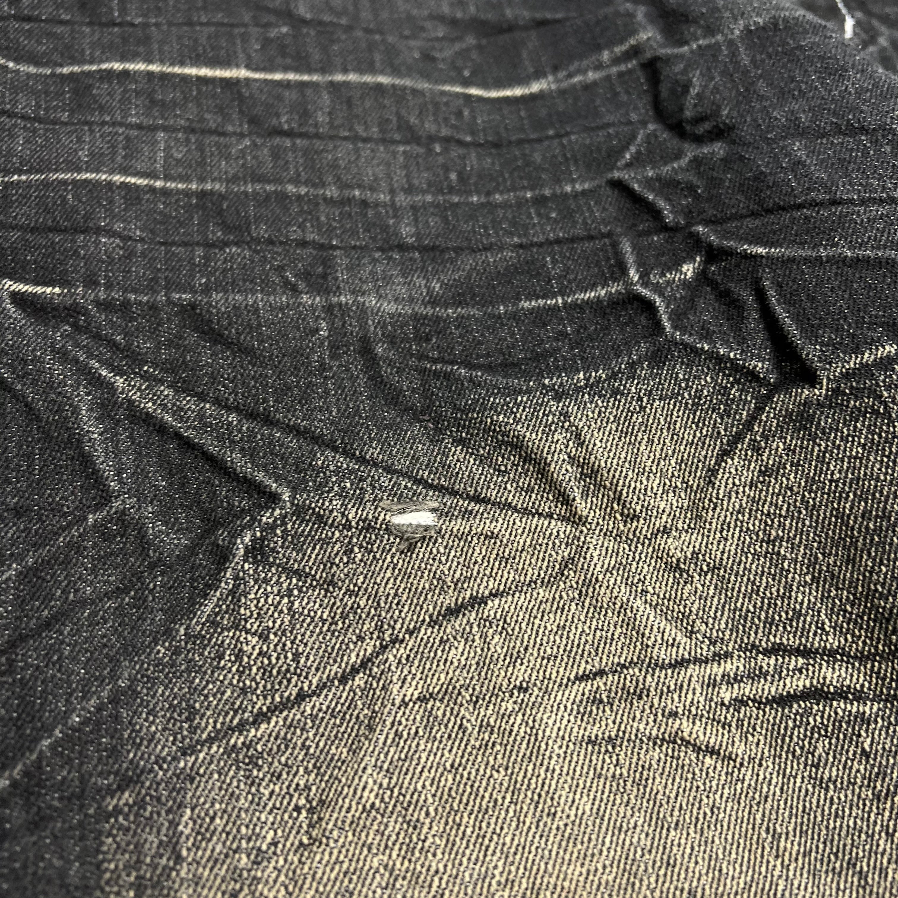 TWC Vintage Denim mit japanischer Stickerei in verwaschenem Weiß und Schwarz