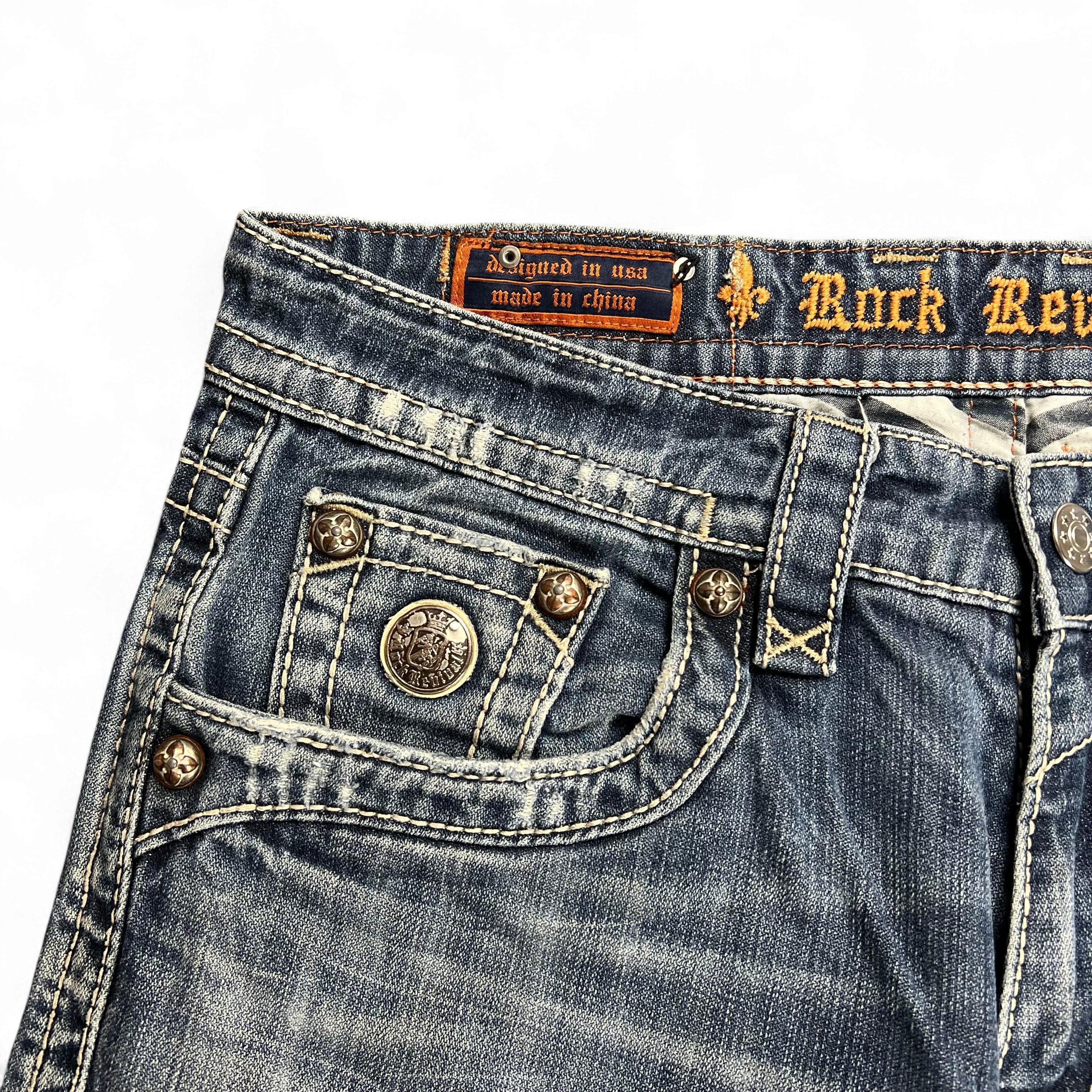 TWC Vintage Rock Revival Jeans mit verwaschener blauer Waschung, Zierknöpfen und aufwendigen Nähten an der Tasche