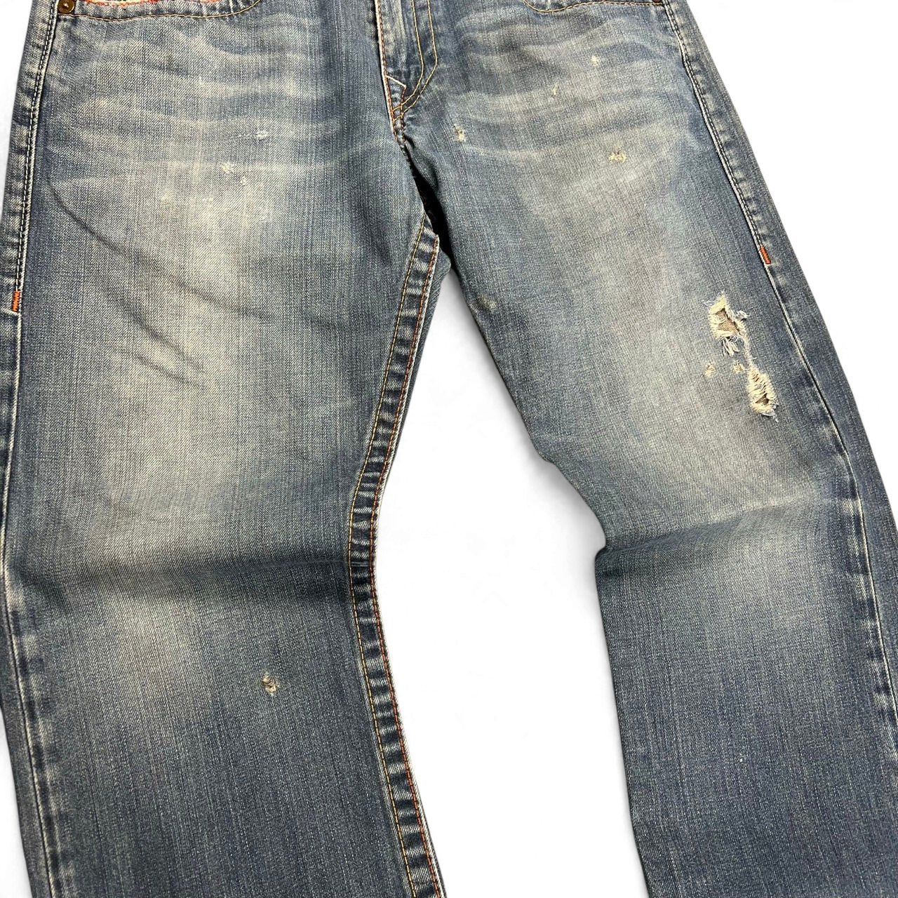 TWC Vintage True Religion Straight Jeans in verwaschenem Blau mit Distressed-Details und markanten Nähten