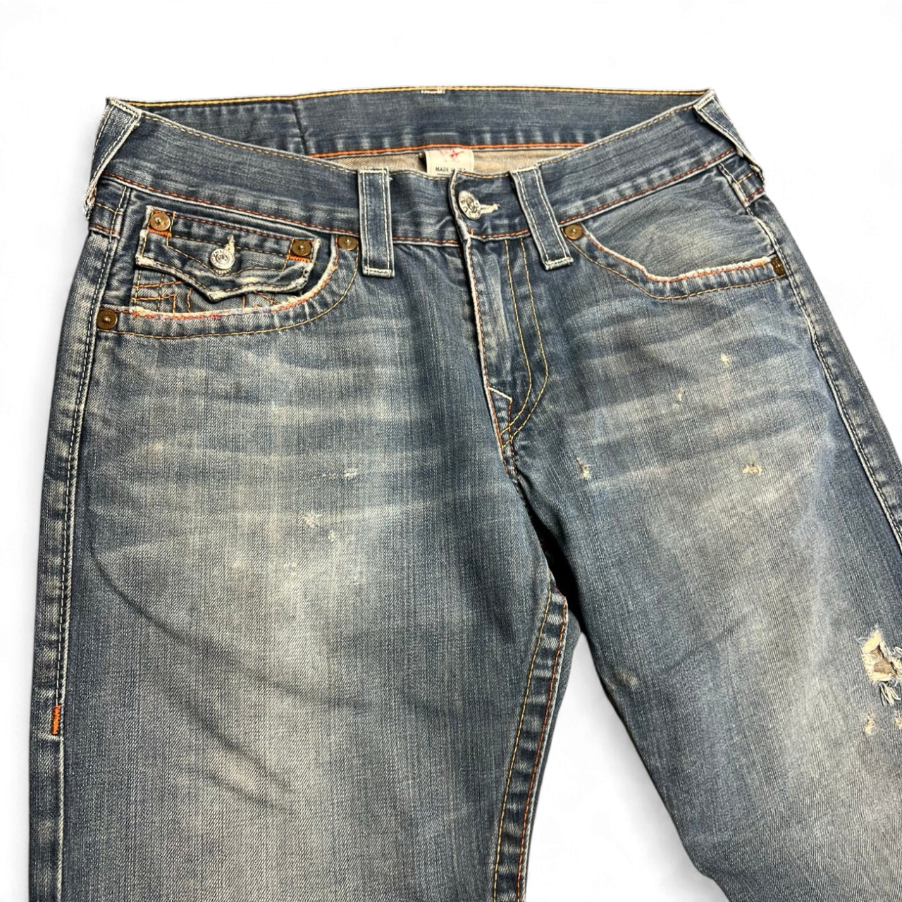 TWC Vintage True Religion Straight Jeans in verwaschenem Blau mit markanten Kontrastnähten und Used-Look