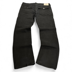 TWC Vintage True Religion Ricky Straight Jeans in Schwarz mit Gesäßtaschen und Logo-Patch auf der Rückseite