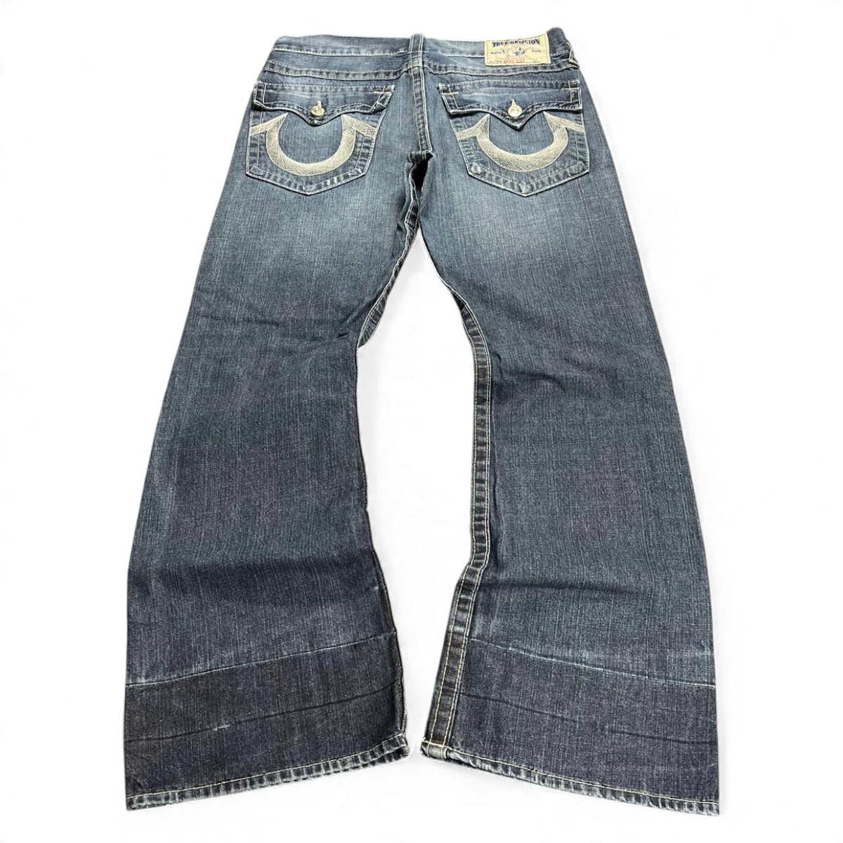 TWC Vintage True Religion Bootcut Jeans in blauem Denim mit charakteristischen Taschenklappen und Stickerei