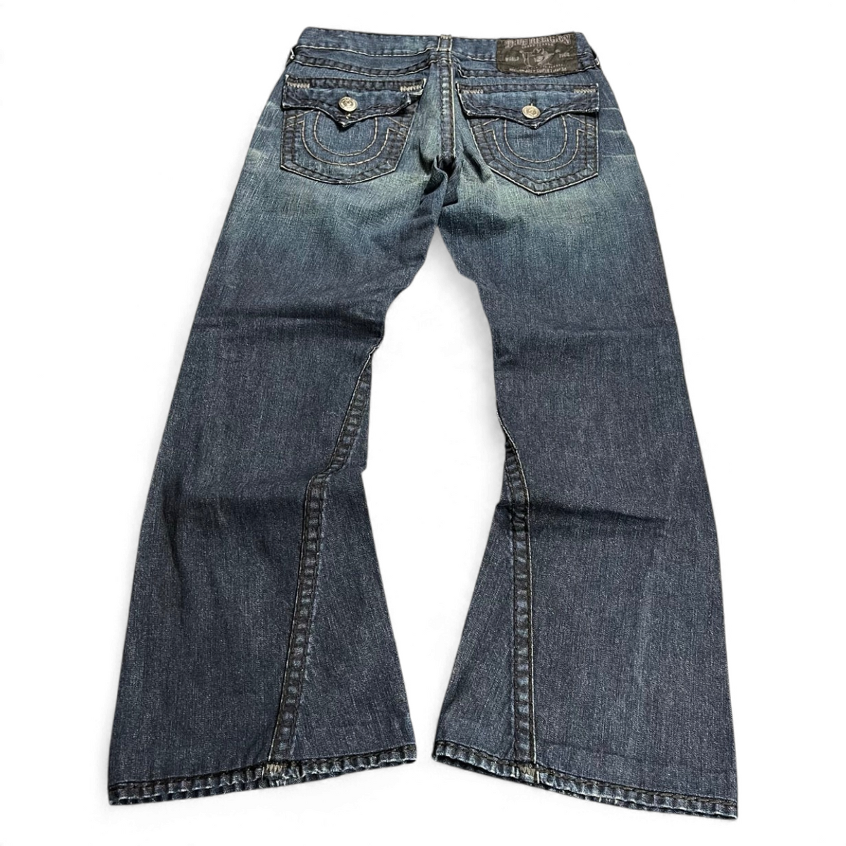 TWC Vintage True Religion Joey Super T Bootcut Jeans in dunkelblauem Denim mit markanten Nähten und Klappentaschen