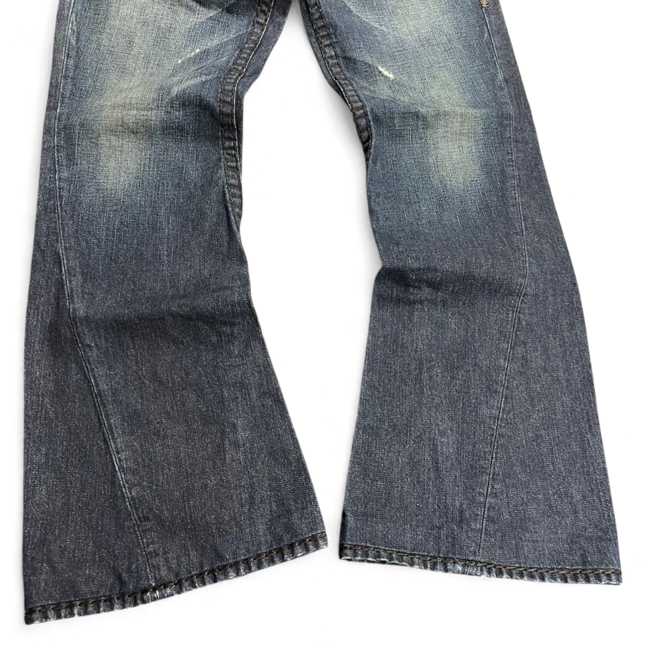 TWC Vintage True Religion Joey Super T Bootcut Jeans in blauem Denim mit markanten Nähten und Used-Optik