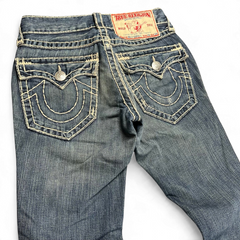 TWC Vintage True Religion Billy Super T Bootcut Jeans in blauem Denim mit markanten hellen Kontrastnähten