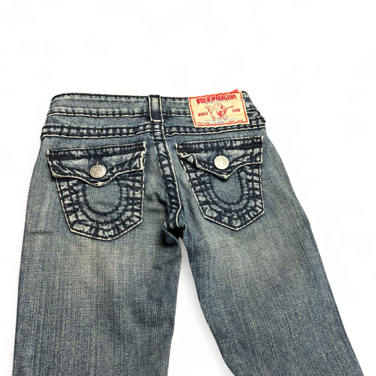 TWC Vintage True Religion Joey Super T Bootcut Jeans in blau mit markanten Kontrastnähten und Gesäßtaschen