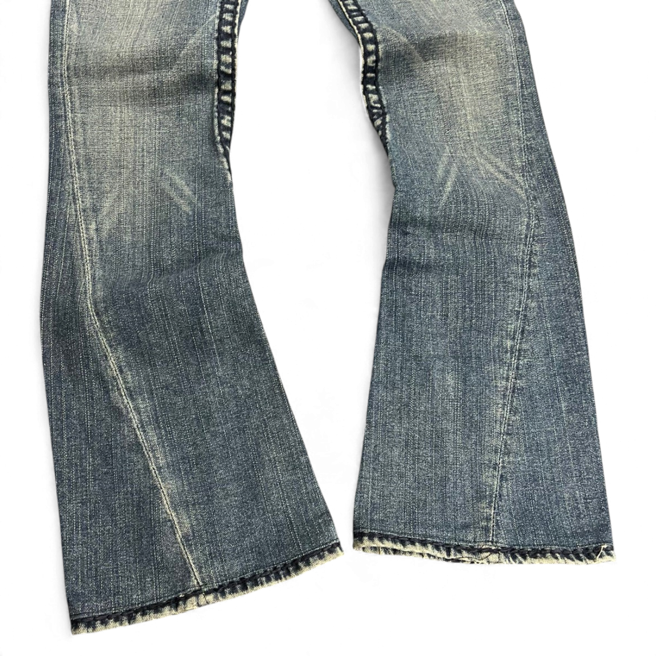 TWC Vintage Damen True Religion Joey Super T Bootcut Jeans in verwaschenem Blau mit markanten Nähten
