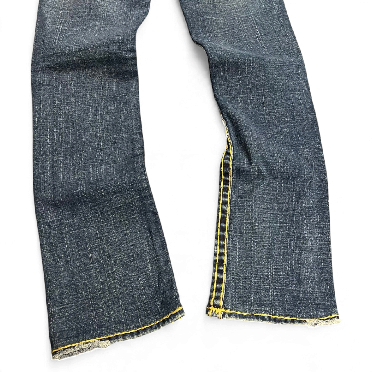 TWC Vintage Damen True Religion Straight Jeans in Dunkelblau mit charakteristischen gelben Kontrastnähten