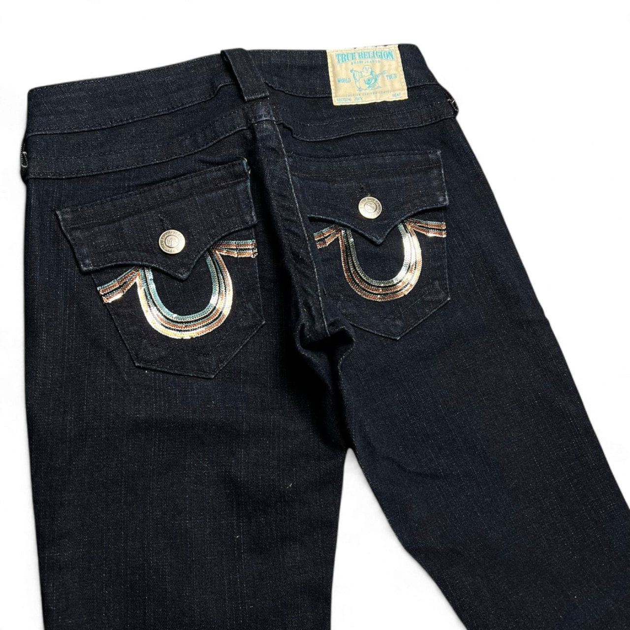 TWC Vintage True Religion Joey Bootcut Jeans in Dunkelblau mit ikonischen bestickten Gesäßtaschen und Logo-Patch