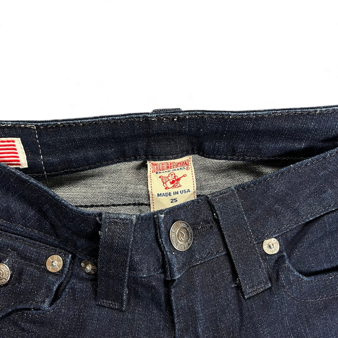 TWC Vintage True Religion Joey Bootcut Jeans in Dunkelblau mit Markenetikett und Metallknöpfen