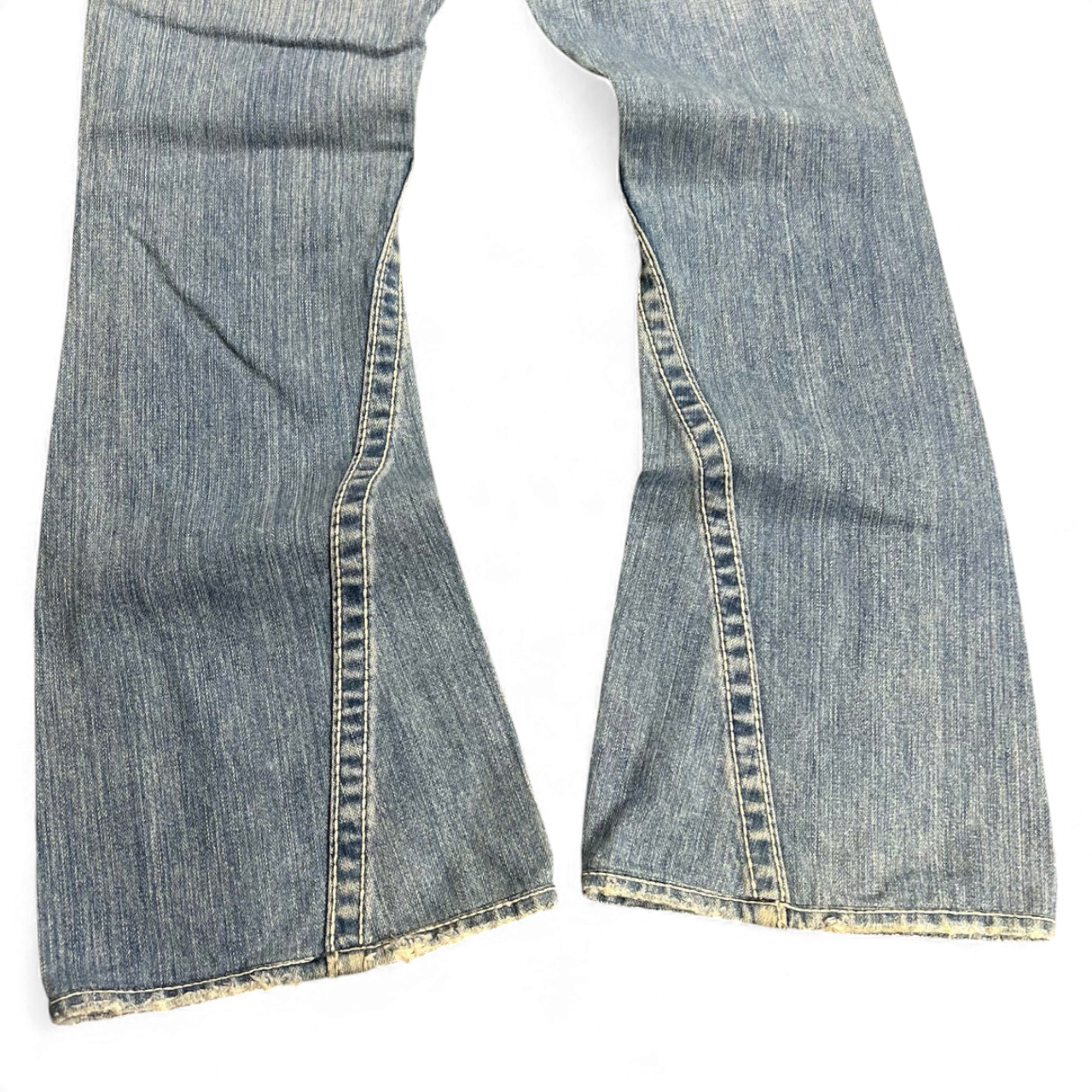 TWC Vintage True Religion Joey Big T Bootcut Jeans in blau mit markanten Kontrastnähten und ausgefransten Säumen