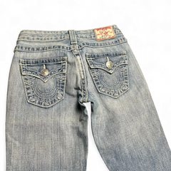 TWC Vintage Damen True Religion Joey Big T Bootcut Jeans in verwaschenem Blau mit markanten Gesäßtaschen