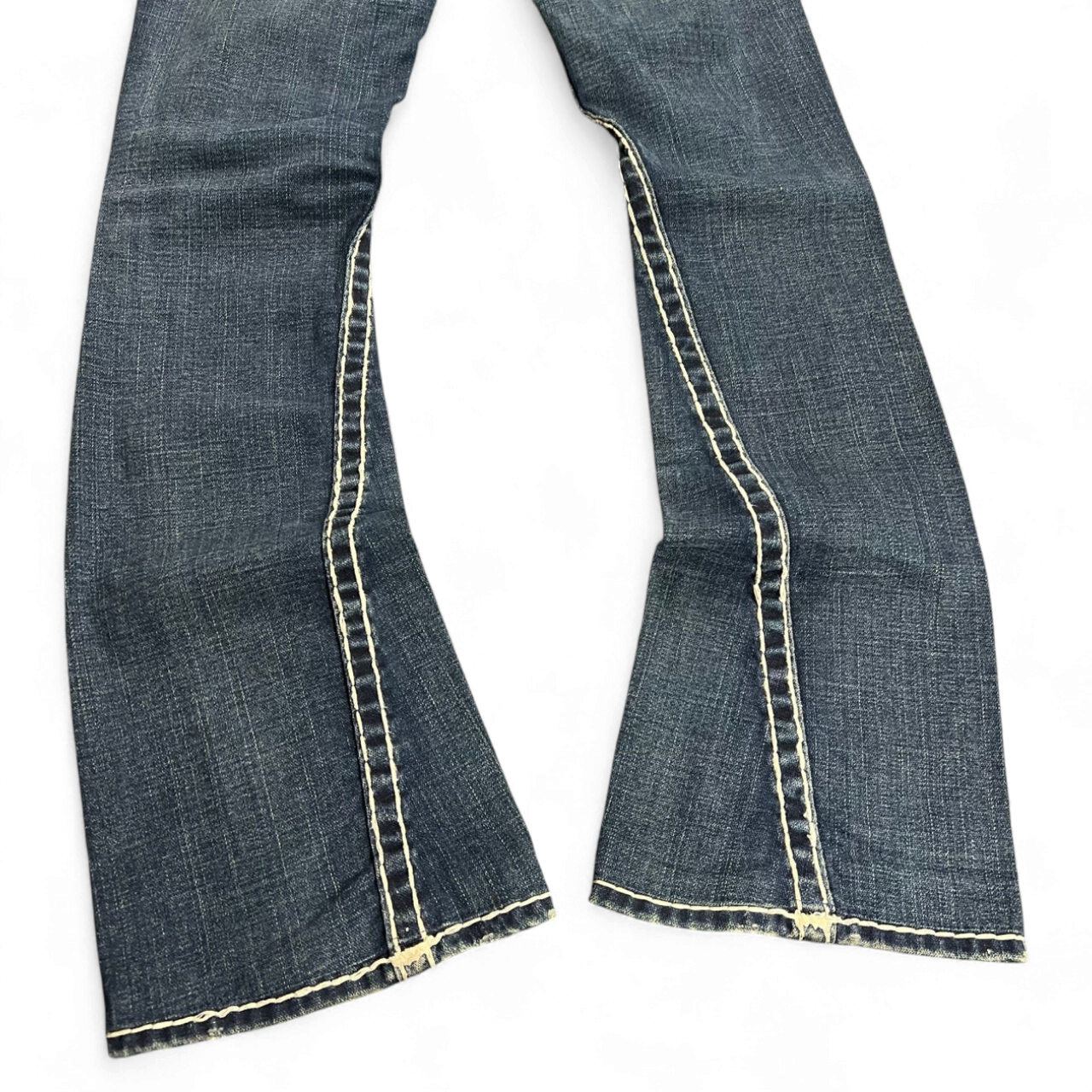 TWC Vintage Damen True Religion Joey Super T Bootcut Jeans in Dunkelblau mit markanten hellen Kontrastnähten