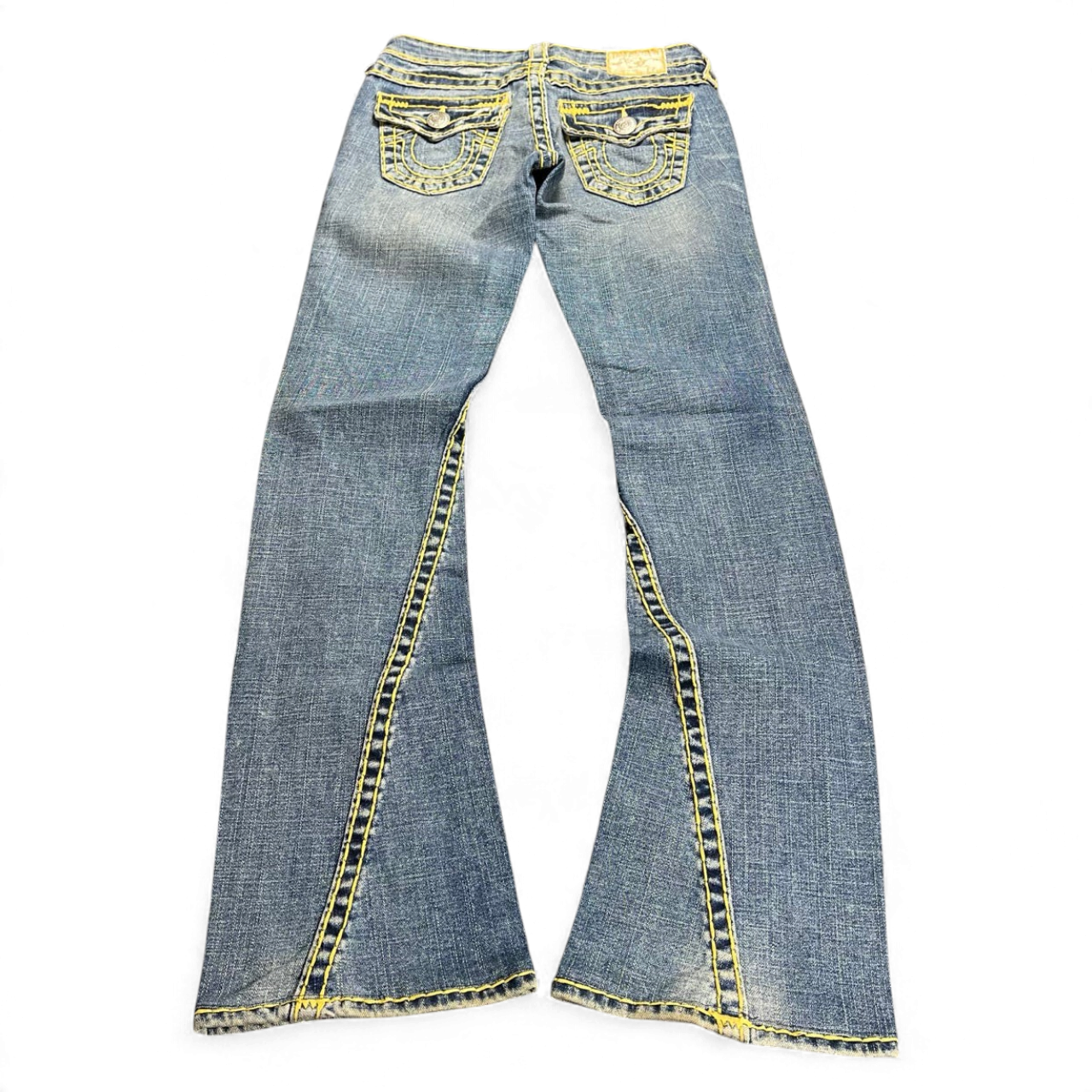 TWC Vintage True Religion Damen Bootcut Jeans in Blau mit markanten gelben Kontrastnähten und Gesäßtaschen