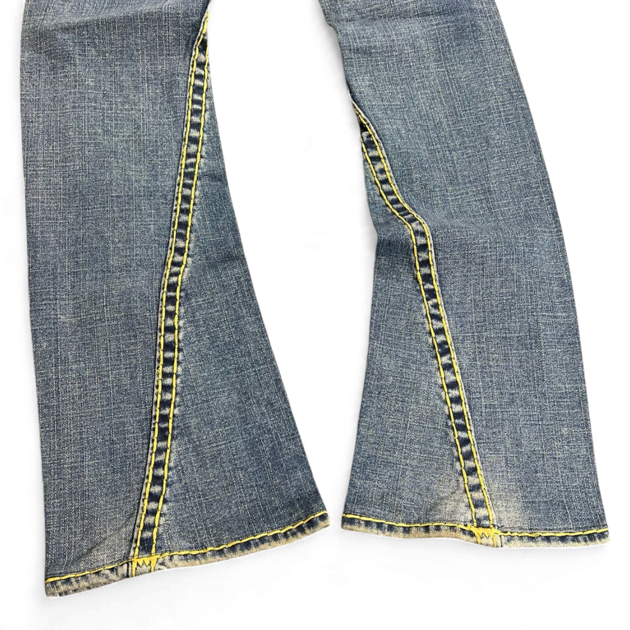 TWC Vintage True Religion Damen Bootcut Jeans in Blau mit markanten gelben Kontrastnähten am Beinabschluss