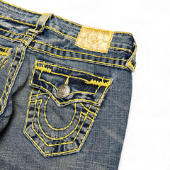 TWC Vintage True Religion Damen Bootcut Jeans in Blau mit markanten gelben Kontrastnähten und Gesäßtasche