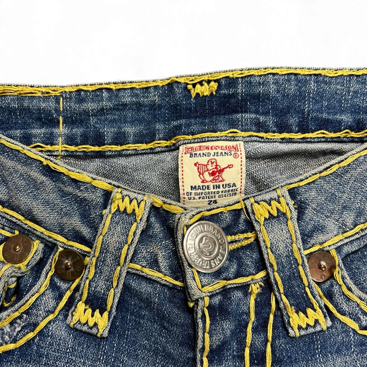 TWC Vintage True Religion Damen Bootcut Jeans mit charakteristischen gelben Kontrastnähten und Markenknopf