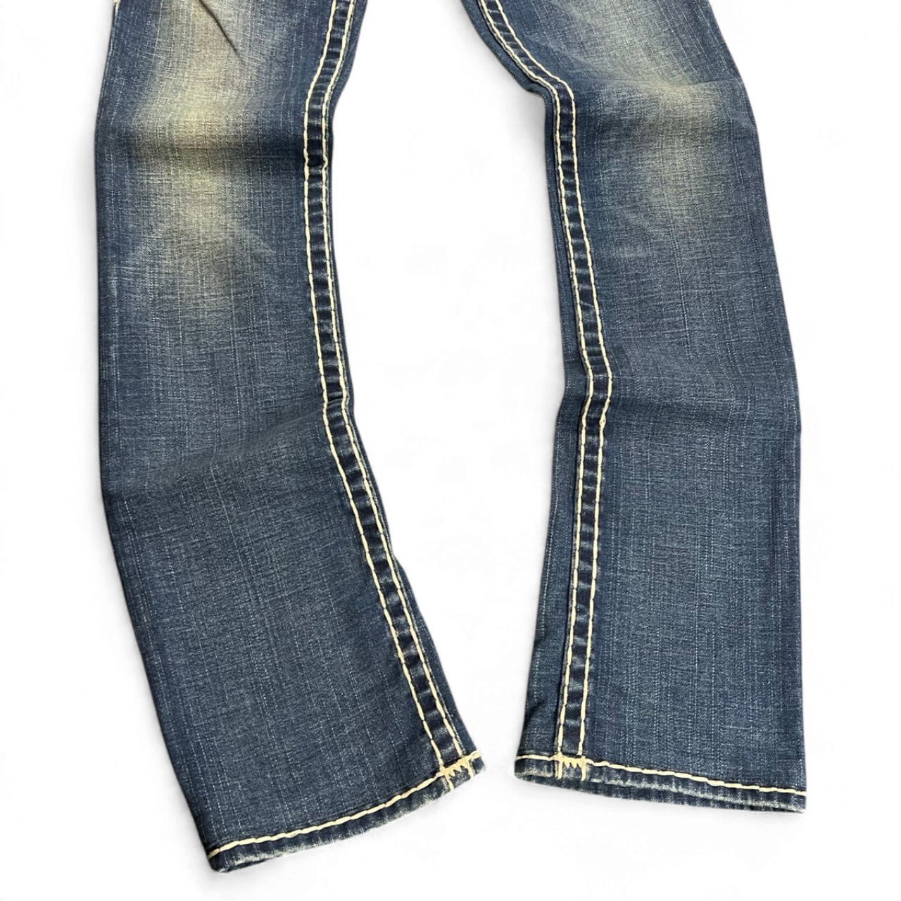 TWC Vintage True Religion Billy Super T Damenjeans in Blau mit markanten hellen Kontrastnähten und geradem Schnitt