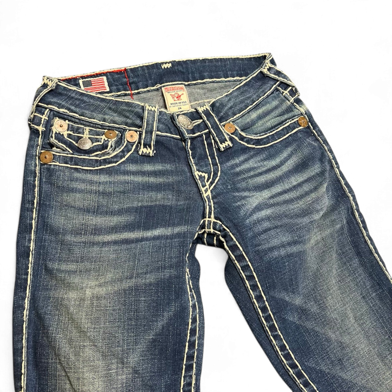 TWC Vintage Damen True Religion Billy Super T Jeans in Blau mit markanten hellen Kontrastnähten und Used-Look