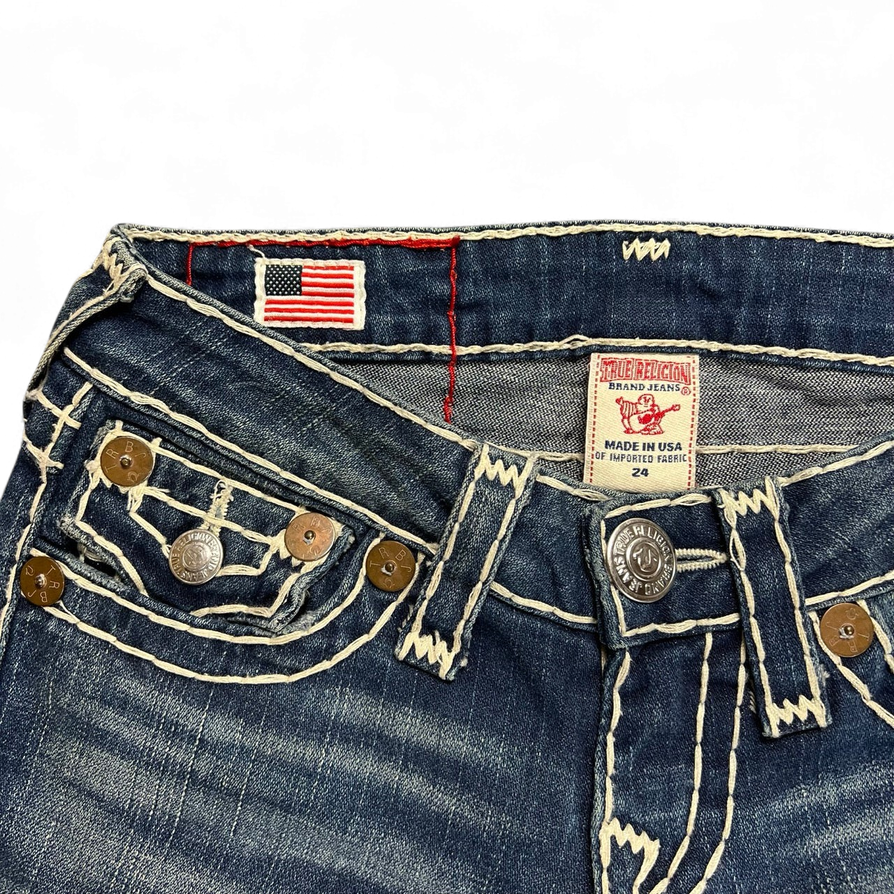 TWC Vintage True Religion Billy Super T Jeans in Dunkelblau mit markanten hellen Kontrastnähten und US-Flaggen-Label