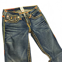TWC Vintage Damen True Religion Billy Super T Jeans in Dunkelblau mit markanten gelben und orangefarbenen Nähten