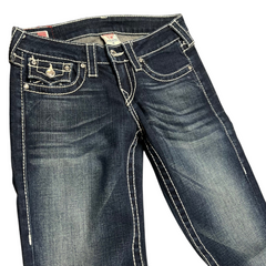 TWC Vintage True Religion Disco Becky Big T Bootcut Jeans in dunkelblauem Denim mit markanten weißen Kontrastnähten