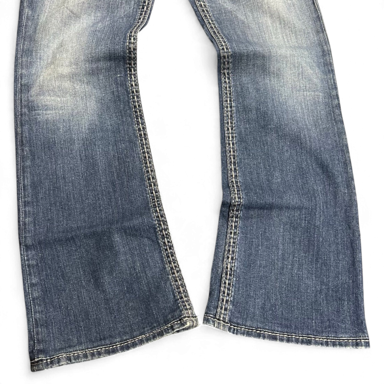 TWC Vintage Damen True Religion Bootcut Jeans in verwaschenem Blau mit markanten Kontrastnähten