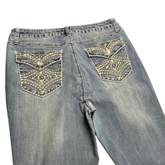 TWC Vintage Damen Y2K Bootcut Jeans in verwaschenem Blau mit verzierten Gesäßtaschen und Stickereidetails