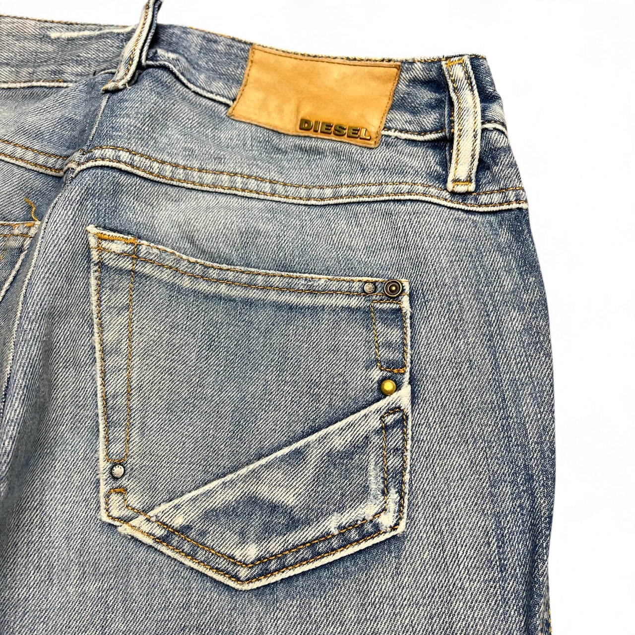TWC Vintage Damen Diesel Lhela Straight Jeans in verwaschenem Blau mit Lederpatch und verzierten Gesäßtaschen