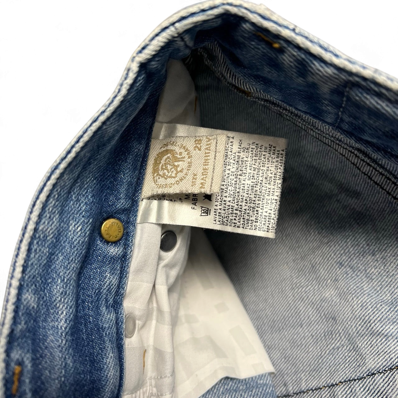 TWC Vintage Diesel Lhela Damenjeans Etikett mit Größenangabe W28 und Herstellungsland Italien