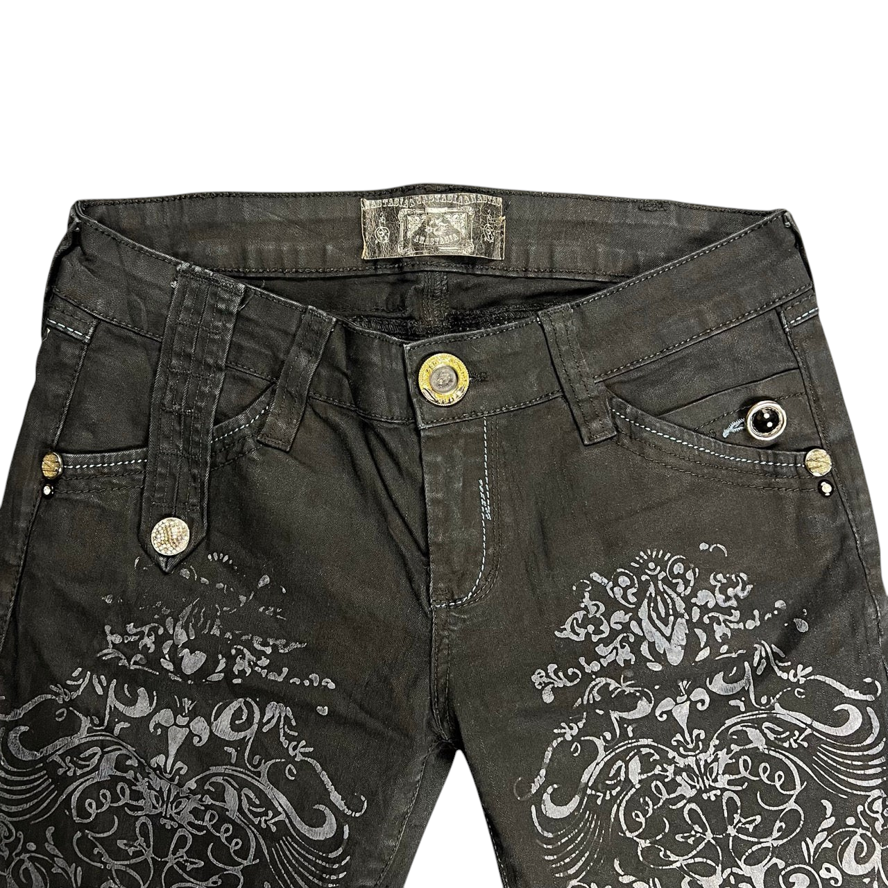 TWC Vintage Anastasia Damen Y2K Bootcut Jeans in Schwarz mit silbernem Barock-Print und verzierten Knöpfen