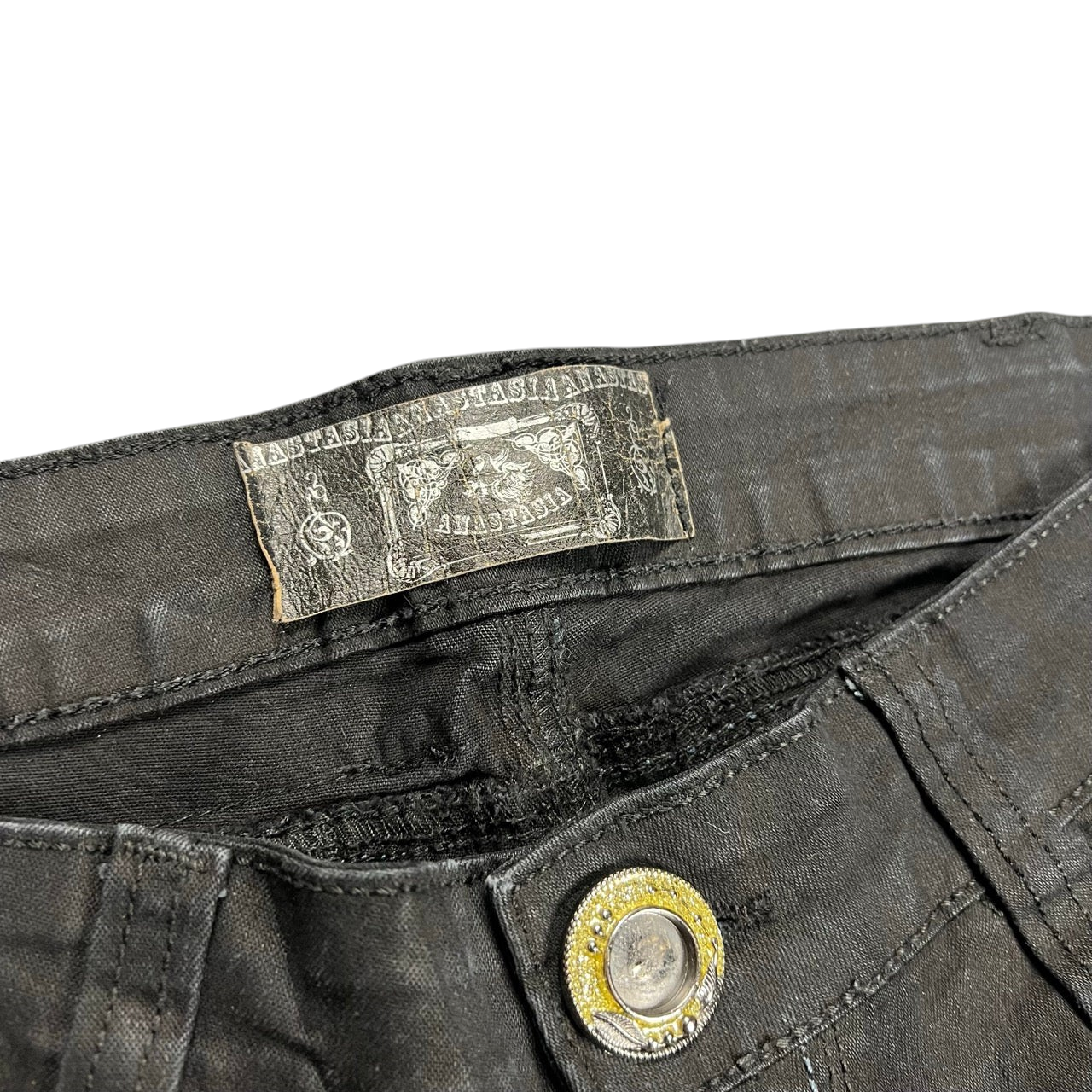 TWC Vintage Anastasia Damen Y2K Bootcut Jeans in Schwarz mit detailliertem Markenlabel und verziertem Knopf