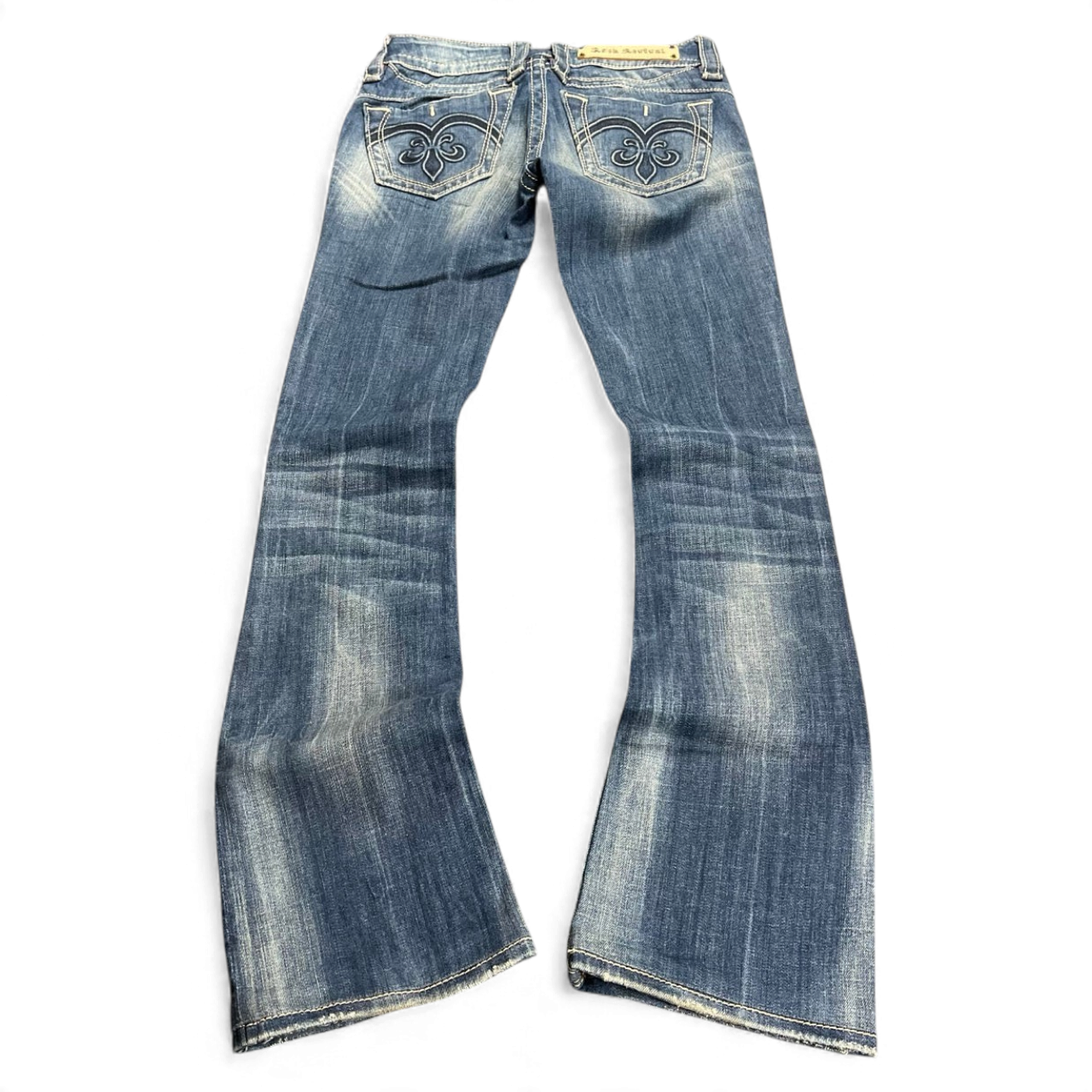 TWC Vintage Damen Rock Revival Bootcut Jeans in verwaschenem Blau mit aufwendigen Stickereien auf den Gesäßtaschen
