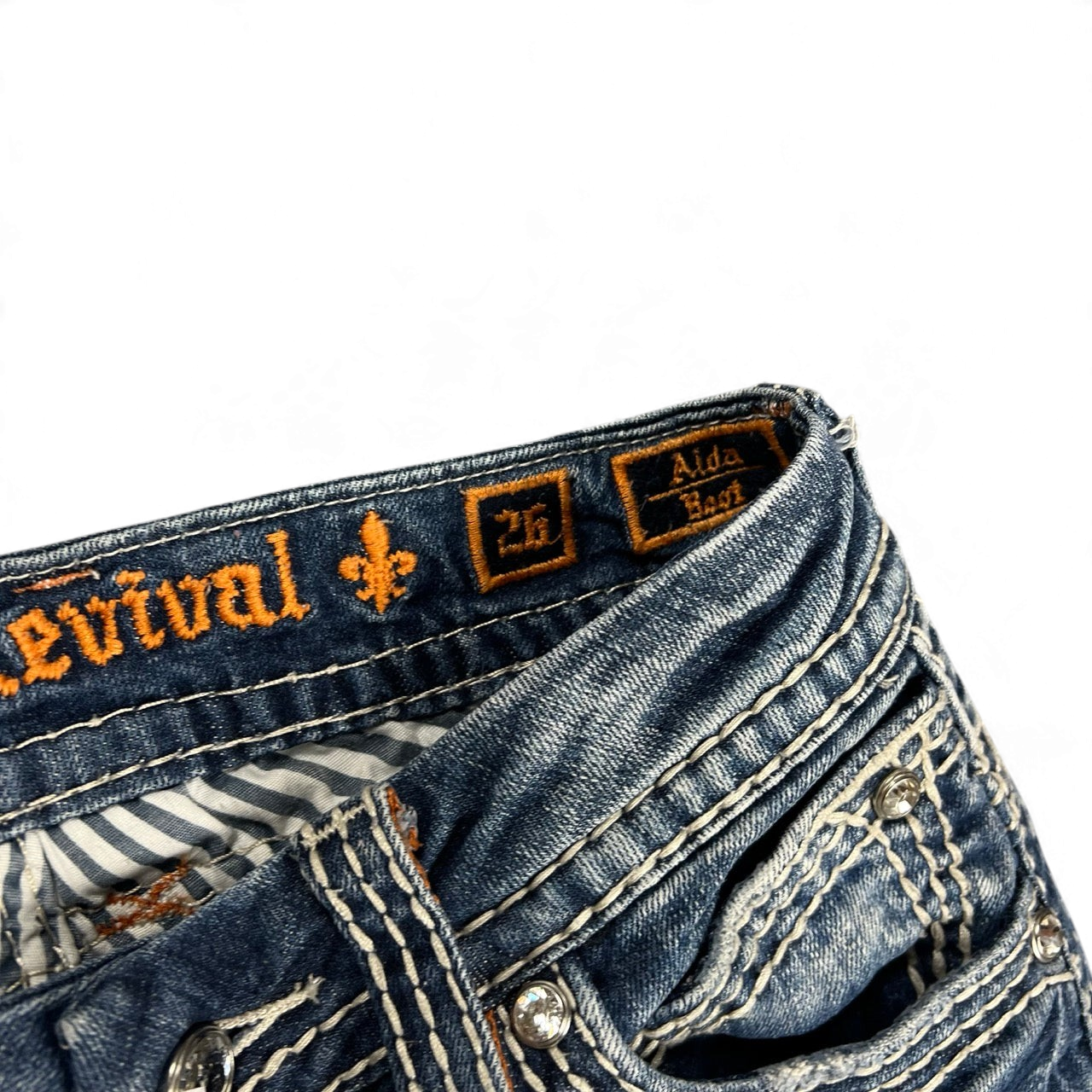 TWC Vintage Rock Revival Bootcut Jeans in Blau mit markanten Ziernähten und Logo-Details am Bund