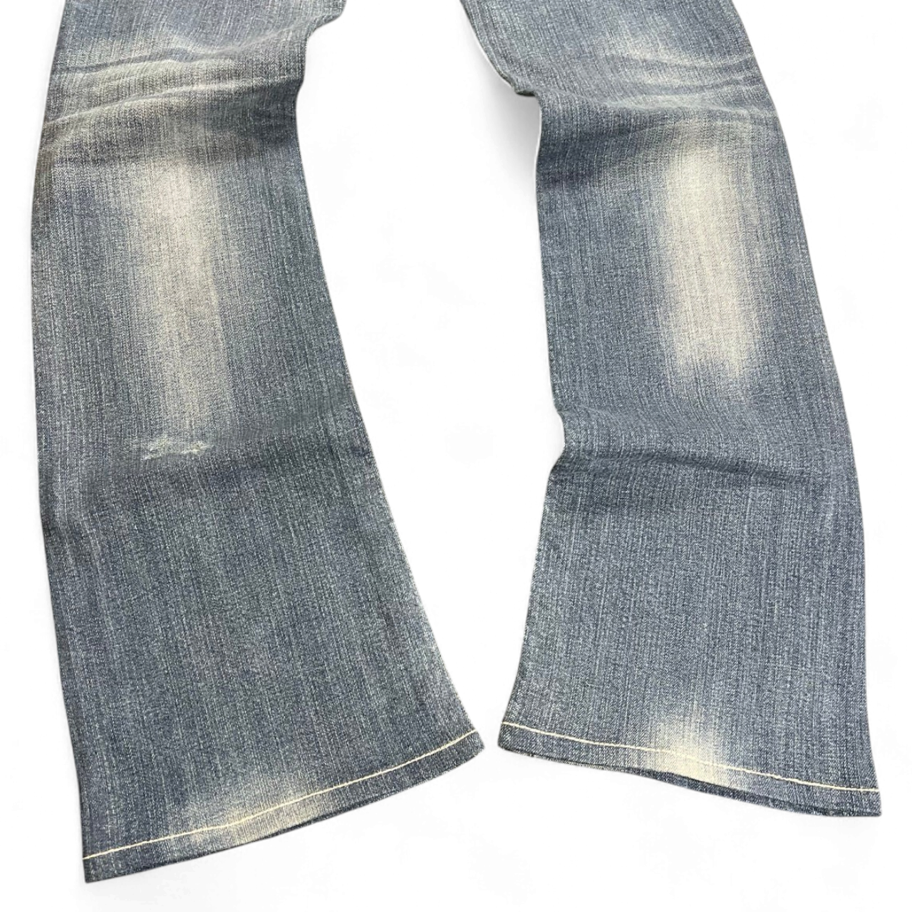 TWC Vintage Damen Rock Revival Bootcut Jeans in verwaschenem Blau mit hellen Akzenten und ausgestelltem Bein