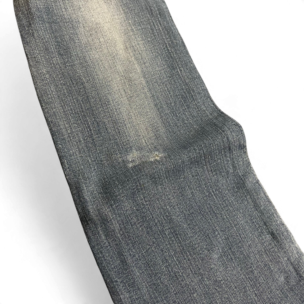 TWC Vintage Rock Revival Bootcut Jeans in verwaschenem Grau mit dezenten Abnutzungsspuren am Bein