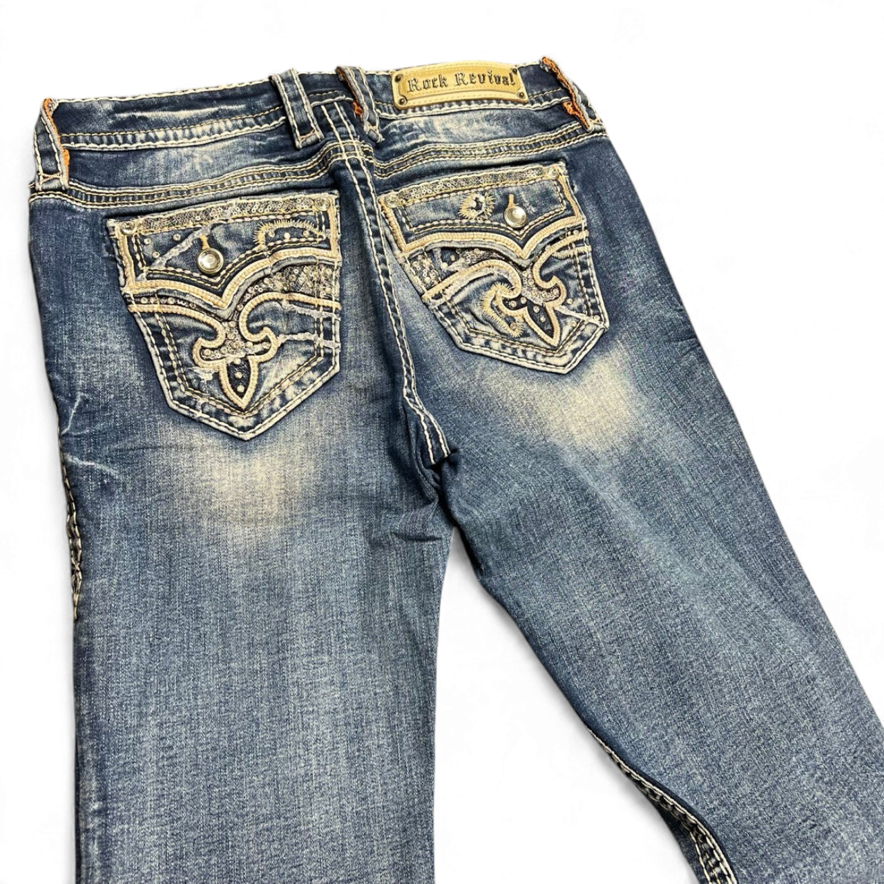 TWC Vintage Damen Rock Revival Bootcut Jeans in Blau mit aufwendigen Stickereien und Zierknöpfen an den Gesäßtaschen