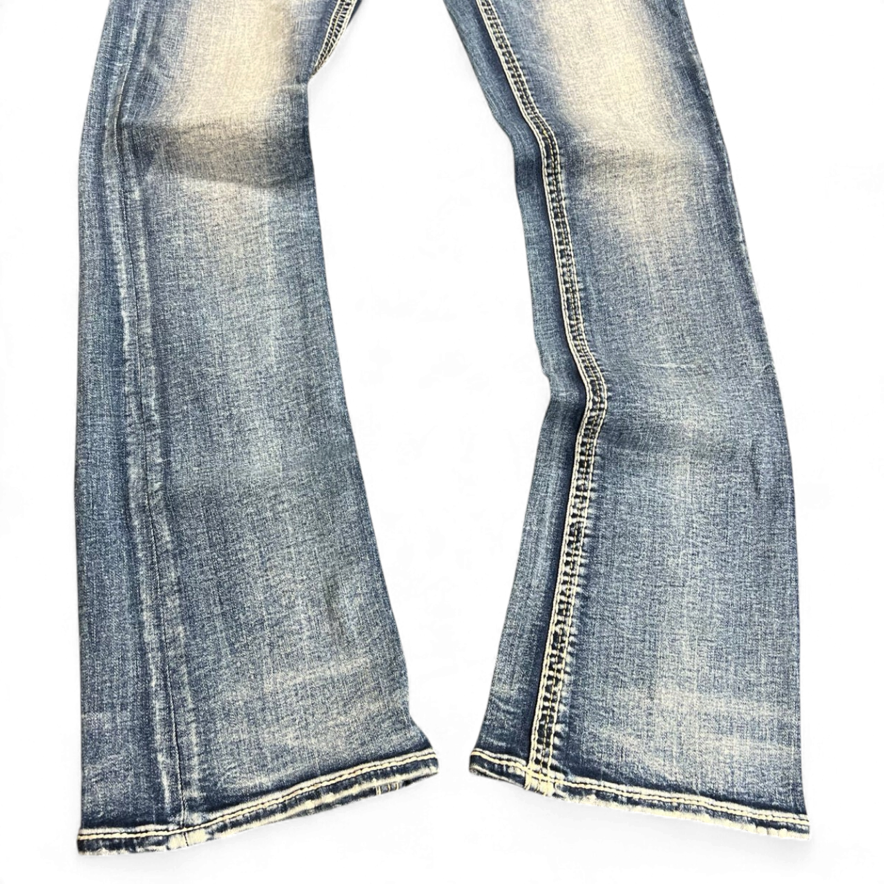 TWC Vintage Damen Rock Revival Bootcut Jeans in verwaschenem Blau mit markanten Ziernähten am Beinabschluss