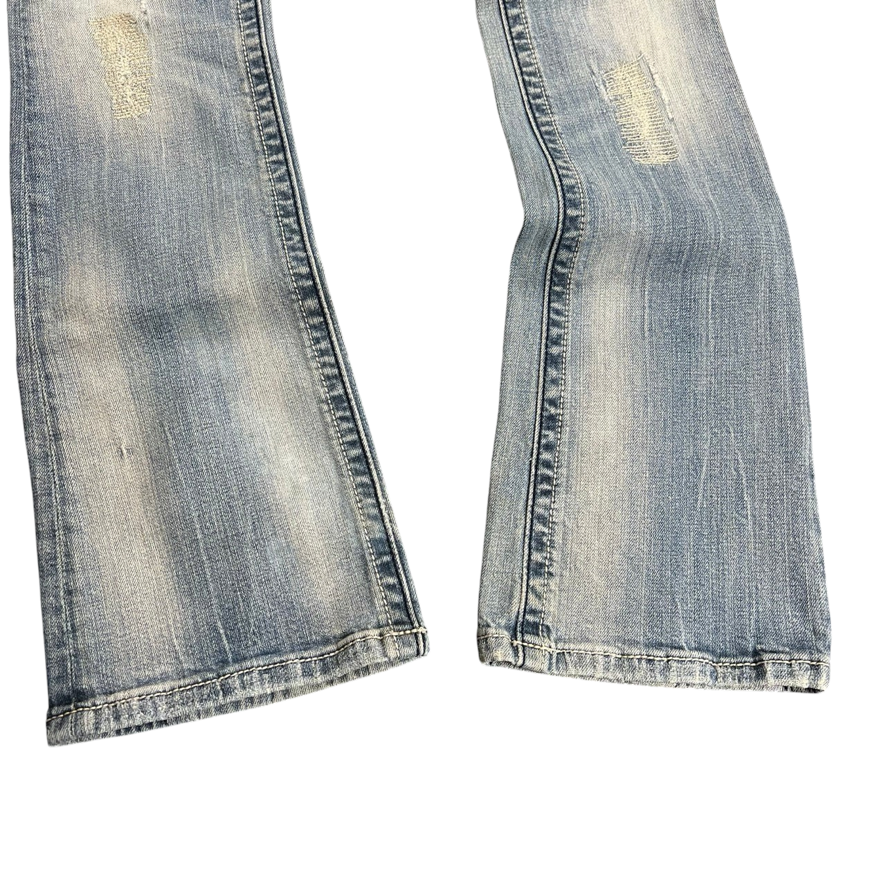 TWC Vintage Damen Miss Me Bootcut Jeans in verwaschenem Blau mit Distressed-Details und ausgefransten Säumen